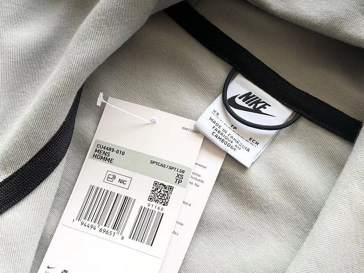 TECH FLEECE – LIGHT GREY AND WHITE