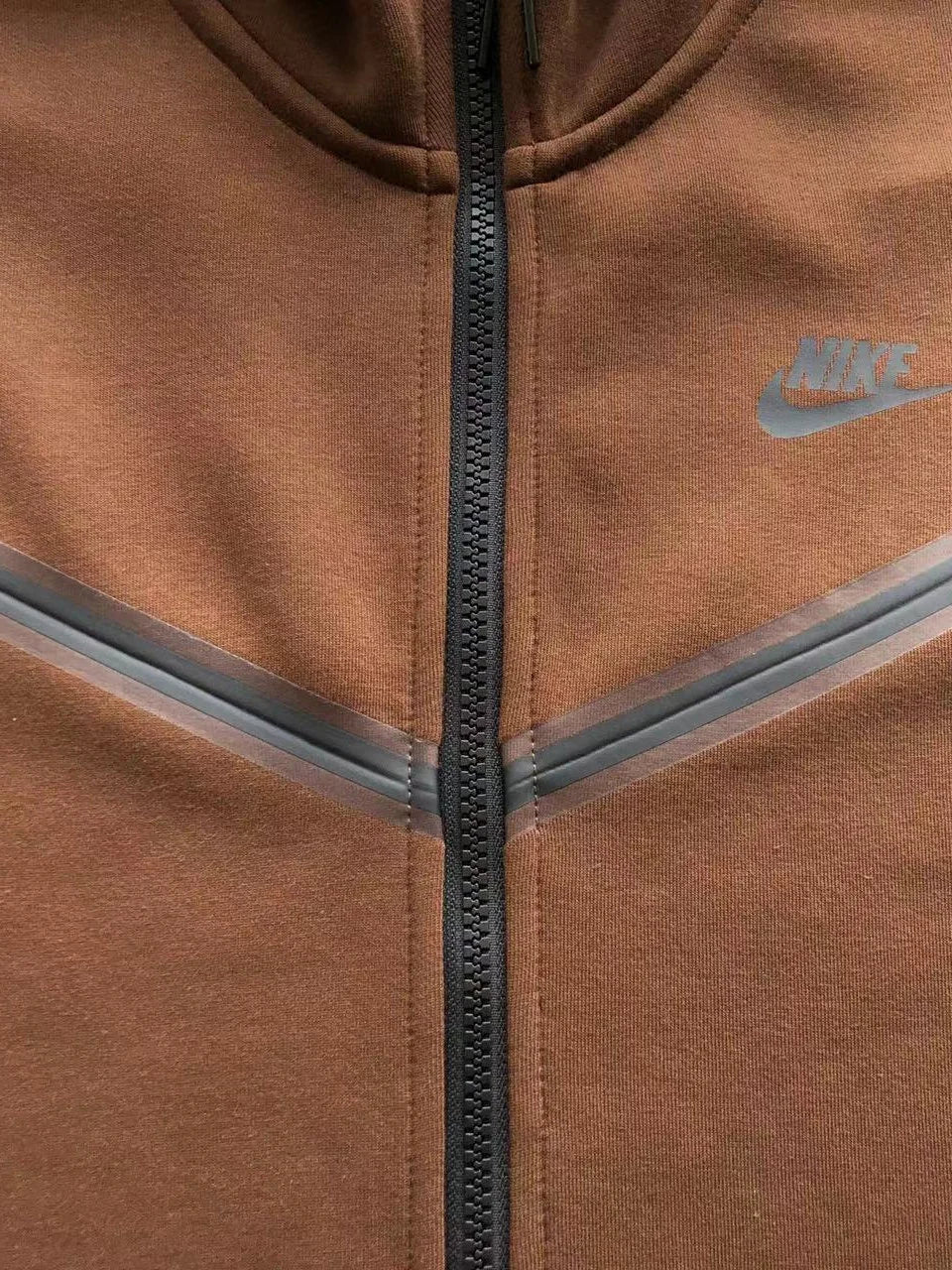 TECH FLEECE – BROWN