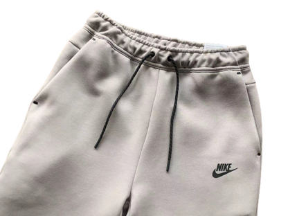 SHORTS NK TECH –  LIGHT GREY